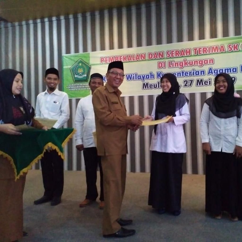 Terima SK, 1.159 CPNS Kemenag Aceh Diingatkan Tak Terlibat Paham Radikal Terima SK, 1.159 CPNS Kemenag Aceh Diingatkan Tak Terlibat Paham Radikal