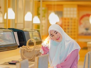 Dikira Lajang Warga TikTok, Larissa Chou Akhirnya Pamer Suami
