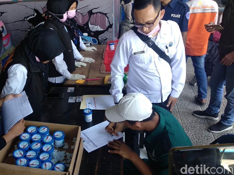 Jelang Arus Mudik, Puluhan Sopir Bus di Cicaheum Negatif Narkoba Jelang Arus Mudik, Puluhan Sopir Bus di Cicaheum Negatif Narkoba