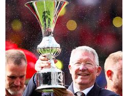 Medsos Ramai Bahas Umpan David Beckham dan Tank Jaap Stam