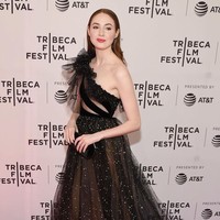 Karier akting Karen Gillan menanjak setelah ia membintangi serial Doctor Who yang ditayangkan BBC One. Ia juga dikenal lewat film sekuel Jumanji: Welcome to the Jungle. Foto: Getty Images