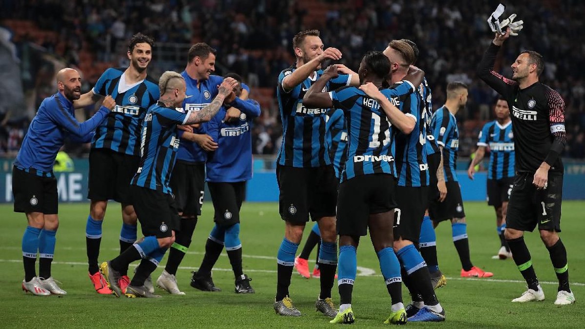 Milan Skriniar mematok target tinggi di Inter Milan untuk musim 2019/2020. (Foto: Emilio Andreoli/Getty Images)