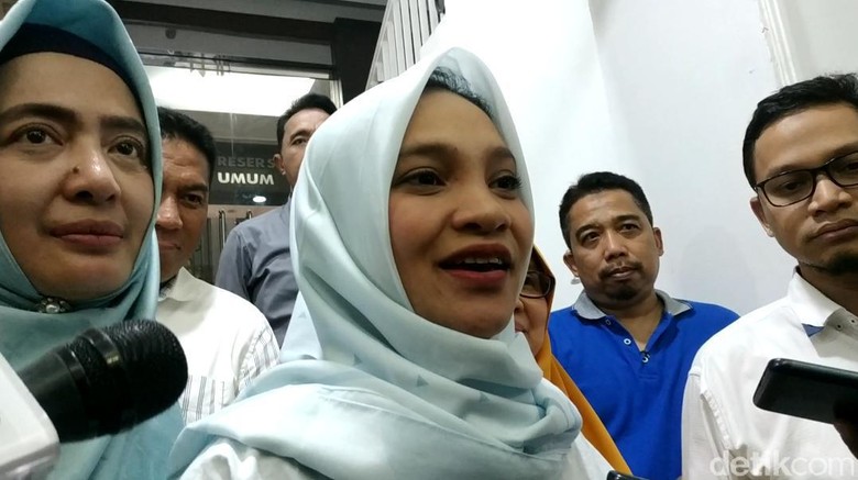 Bantah Diperiksa soal Makar, Hanum Rais: Saya Diperiksa Kasus Ratna Bantah Diperiksa soal Makar, Hanum Rais: Saya Diperiksa Kasus Ratna