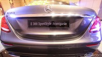 Mobil yang dibekali dengan mesin baru ini diproduksi di Pabrik Mercedes-Benz Indonesia Wanaherang, Bogor, Jawa Barat. 