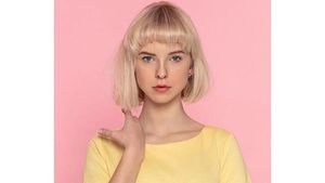 Pesona Model Cantik yang Dihujat karena Rusak Patung Bersejarah Demi Konten