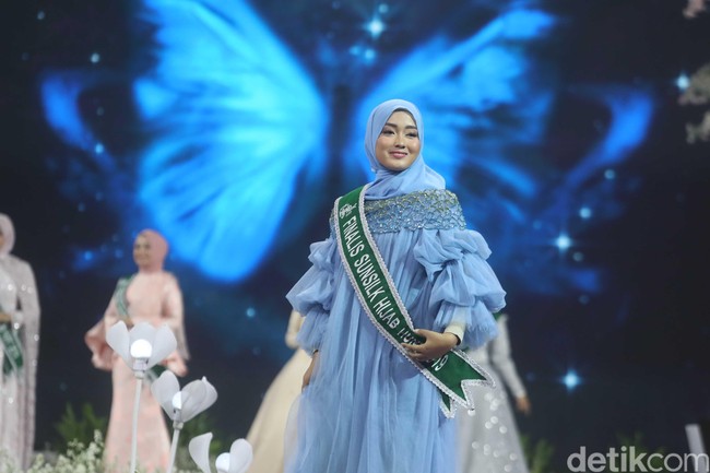 Juara kedua jatuh kepada Delvi Afriwanda dari Padang. Permainan gitarnya dalam lagu Bohemian Rhapsody berhasil menyihir perhatian para juri. Ia pun mendapatkan hadiah umrah, uang tunai Rp 50 juta, dan smartphone dari OPPO.  Foto: Pradita Utama/detikfoto