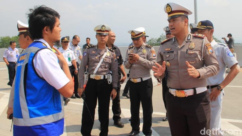 Satlantas Polres Malang Pantau Kesiapan Mudik di Tol Pandaan-Malang Satlantas Polres Malang Pantau Kesiapan Mudik di Tol Pandaan-Malang