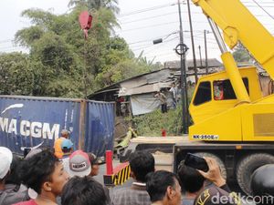 Detik-detik Evakuasi Jasad Sopir yang Terjepit 7 Jam di Kabin Truk