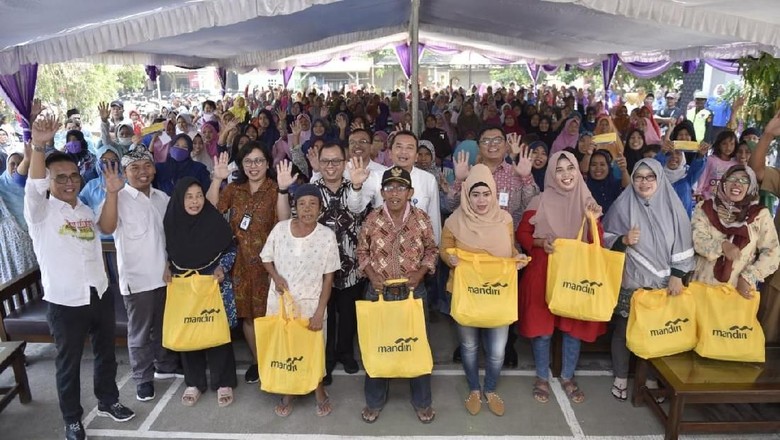 Gandeng Bank Mandiri, Kemendes Gelar Pasar Sembako Murah di Karawang Gandeng Bank Mandiri, Kemendes Gelar Pasar Sembako Murah di Karawang