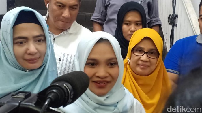 Hanum Rais usai diperiksa di Ditreskrimum Polda Metro Jaya, Senin (27/5/2019). Dia mengaku diperiksa terkait kasus hoax penganiayaan Ratna Sarumpaet.