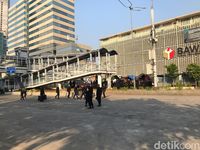 Jalan Sekitar Bawaslu Tutup, Aktivitas Orang Kantoran Masih Normal