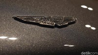 Mobil ini menjadi generasi penerus dari hasil kolaborasi DBS dan Aston Martin seperti DB4, DB 5, DB 6, Mark 1 dan terakhir adalah DBS Superleggera.