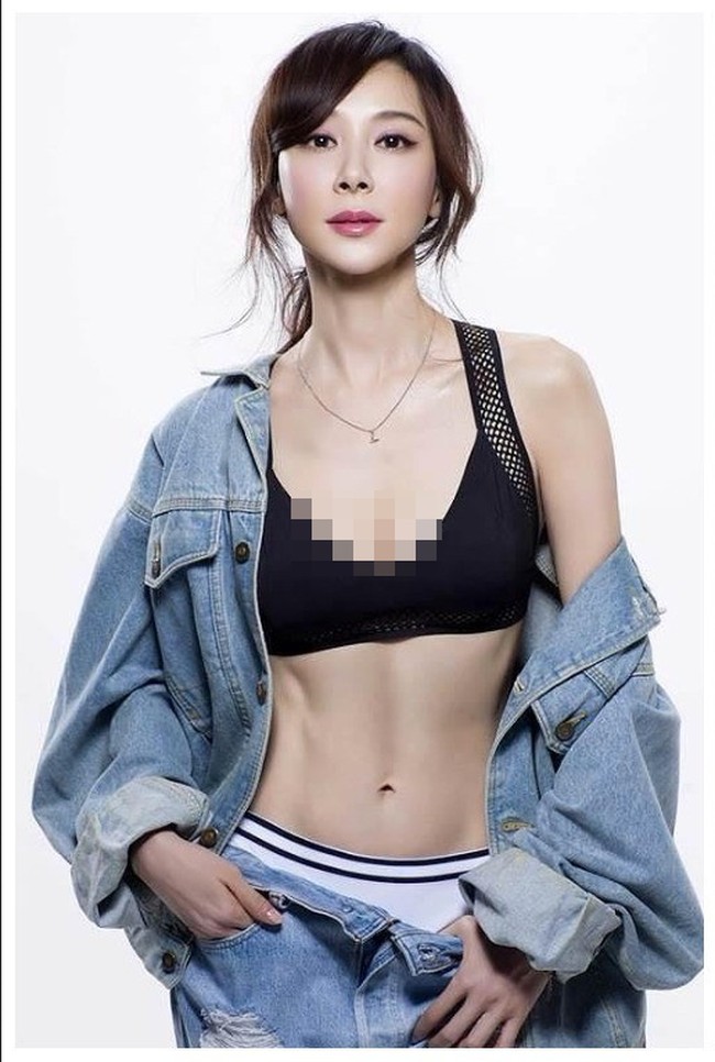 Penampilan muda Stephanie Siao ini pun jadi viral. Dalam media sosial China tersebut, Stephanie sering berbagi foto yang menunjukkan kecantikan dan tubuhnya yang seksi. Foto: Weibo