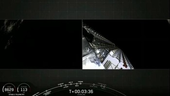 Penampakan muatan berisi 60 satelit internet setelah fairing atau hidung roket memisahkan diri. Foto: SpaceX