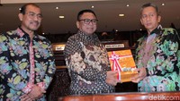 Oesman Sapta Odang menerima Laporan Hasil Pemeriksaan atas Laporan Keuangan (LKPP) Pemerintah Pusat Tahun Anggaran 2019 dari Moermahadi Soerja Djanegara.