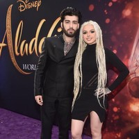 Setelah solo karier, Zayn Malik berkolaborasi dengan sejumlah musisi ternama. Salah satunya Sia dalam lagu From Dusk Till Down. Ia juga berduet dengan Zhavia Ward untuk mengisi soundtrack Aladdin, bertajuk A Whole New World. Pada tahap ini Zayn Malik semakin menunjukkan karakter musiknya yang lebih ke genre ballad. Foto: Getty Images