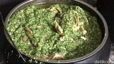 Mengintip Proses Pembuatan Itiak Lado Mudo, Kuliner Istimewa dari Bukittinggi