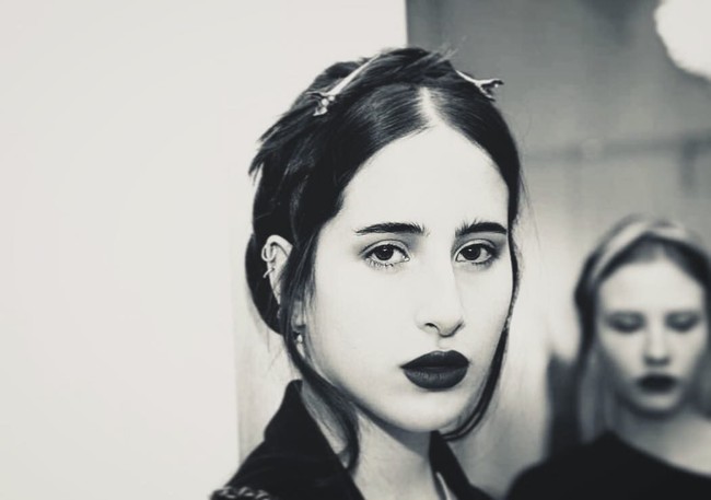 Taleedah Tamer terlahir dari ayah dan ibu yang berbeda ras. Ibunya merupakan keturunan Italia. Sedangkan ayahnya, seorang pengusaha kelahiran Arab Saudi. Sang ayah, Ayman Tamer merupakan pimpinan dan CEO dari Tamer Group yang memiliki usaha di bidang obat-obatan dan kecantikan. Foto: Instagram @taleedah