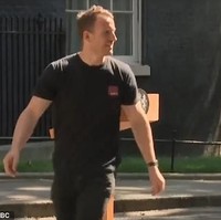 Karena viral, Tobius sering digoda teman-temannya untuk merintis karier sebagai model. Aku bisa memastikan, penampilanku tidak sebagus seperti saat itu dan aku belum mau terjun ke dunia modeling. Umurku sudah 36 tahun. Jadi, aku terlalu tua untuk itu, tambah Tobius. (Foto: BBC UK)