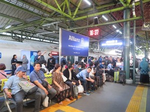 Pemudik Mulai Padati Stasiun Gambir, ke Cirebon hingga Tulungagung