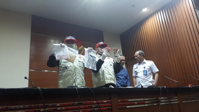 Menteri Yasonna Kecewa Pejabat Imigrasi Jadi Tersangka Suap di KPK Menteri Yasonna Kecewa Pejabat Imigrasi Jadi Tersangka Suap di KPK