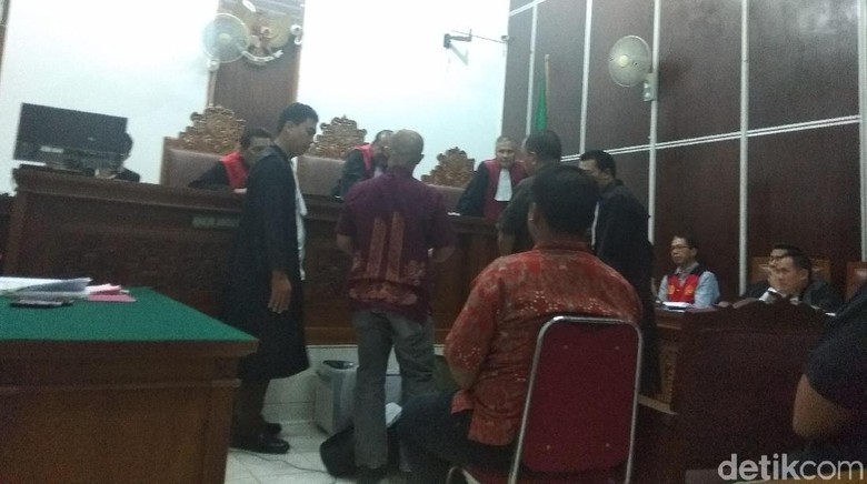 Staf Jokdri Akui Diperintah Hancurkan Dokumen Keuangan Staf Jokdri Akui Diperintah Hancurkan Dokumen Keuangan