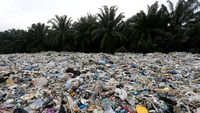 Malaysia Kembalikan Kiriman 3 Ribu Ton Sampah Plastik ke 14 Negara