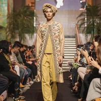 Fashion show Svarna by Ikat Indonesia dari Didiet Maulana kali ini menginspirasi kelembutan sinar rembulan untuk koleksi busananya di Ramadhan In Style 2019, Plaza Indonesia, Jakarta, Rabu [21/05/2019]. Foto: dok. IKAT Indonesia