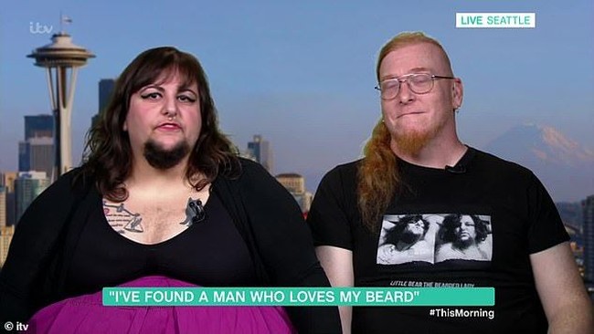 Wanita yang kerap menyuarakan tentang feminisme itu pun mengaku pada awalnya berpikir bahwa tidak akan menemukan cinta sejatinya. Namun  kini ia menemukan jodohnya dan telah menikah dengan pria bernama Tobias Bradick.  Foto: dok. ITV