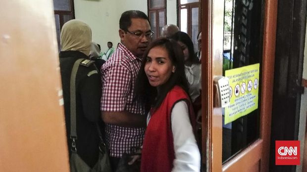 Salaah satu muncikari Vanessa Angel, Endang Suhartini alias Siska, dituntut hukuman 7 bulan penjara. 