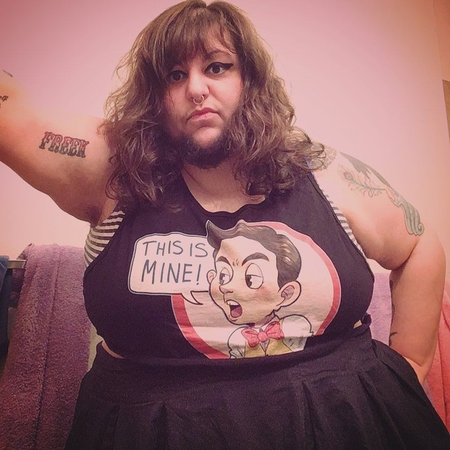 Semakin ia dewasa, wanita yang berprofesi sebagai penyanyi opera itu mengaku menemukan jati dirinya. Schwarz mulai lelah dengan rutinitas mencukur jenggot setiap harinya. Ia pun pun mencoba menerima keadaannya dengan pikiran positif. Foto: Instagram @thisislittlebear