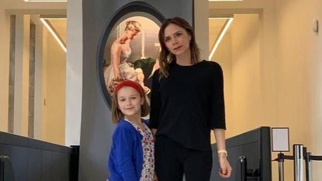 Harper Beckham Pakai Makeup di Usia 9, Victoria Beckham Dikritik Harper Beckham Pakai Makeup di Usia 9, Victoria Beckham Dikritik