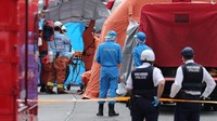 Tenda-tenda darurat didirikan di lokasi kejadian untuk merawat para korban. Foto: Photo by JIJI PRESS/AFP