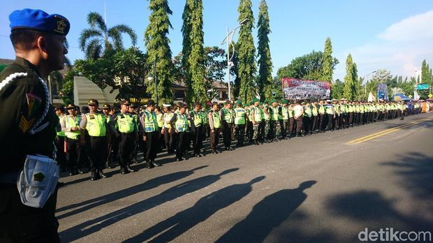 Pengecekan personel gabungan pengamanan mudik 2019 di Pelabuhan Merak