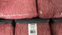 Jika dilihat sekilas, kain pel ini lebih mirip seperti produk daging sapi giling yang ada di supermarket. Apalagi ditambah dengan warna merah, yang semakin mirip dengan daging giling asli. Foto: Istimewa
