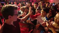 Wah, ini kok mirip salah satu adegan di film Spider-Man ya? Anthony Kwan/Getty Images for Sony Pictures Entertainment
