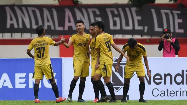 Bhayangkara FC permalukan Persib di Si Jalak Harupat.