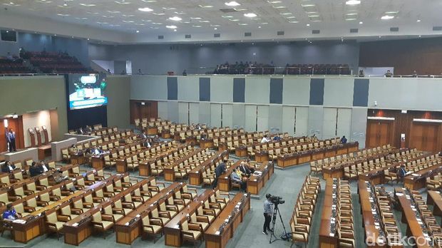 Sepi, Bangku Kosong Hiasi Paripurna DPR Pagi Ini 