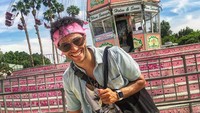 Mena Massoud tidak hanya hebat dan suka dengan dunia hiburan, dia juga traveling. (menamassoud/Instagram)