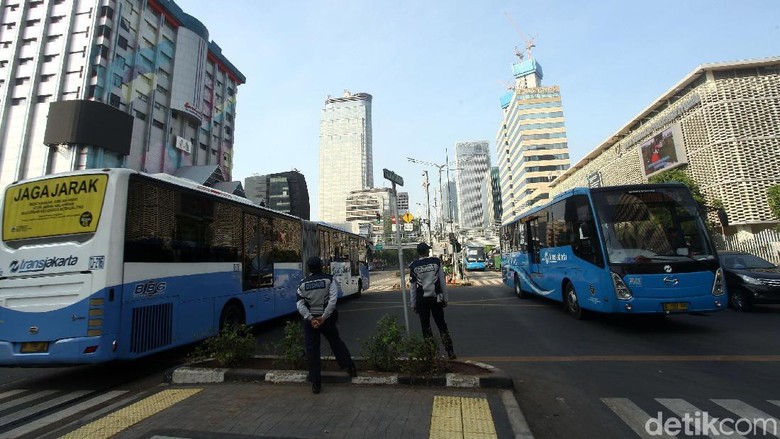 Jalan MH Thamrin Dibuka, 17 Rute TransJakarta Kembali Normal Jalan MH Thamrin Dibuka, 17 Rute TransJakarta Kembali Normal