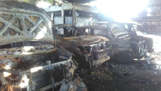 Penampakan rangka mobil setelah terbakar.