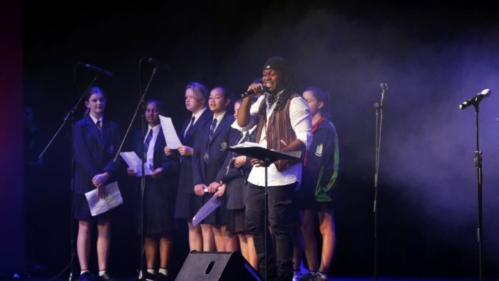 Urun Dana Untuk Konser Artis Papua Michael J di Australia