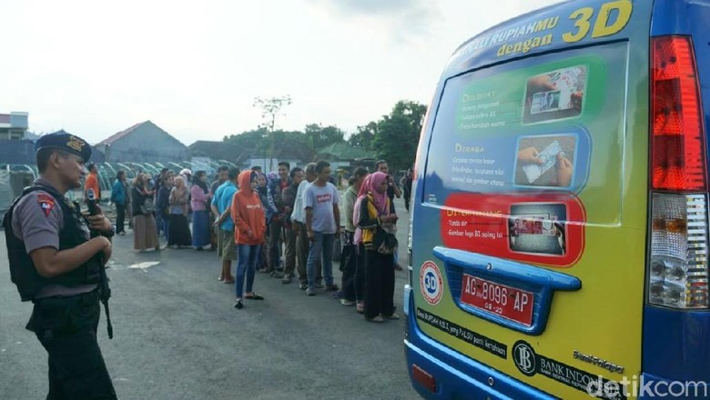 Hari Terakhir, Ribuan Warga Serbu Penukaran Uang Baru Hari Terakhir, Ribuan Warga Serbu Penukaran Uang Baru