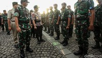 Tito mengingatkan pasukan bahwa pengamanan Lebaran tahun ini memiliki potensi kerawanan yang berbeda karena bertepatan dengan selesainya Pemilu 2019.
