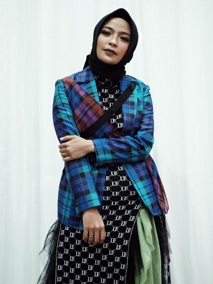 Gaya Hijab Tantri Kotak yang Rock and Roll