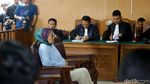 Ekspresi Ratna Sarumpaet Saat Dituntut 6 Tahun Penjara