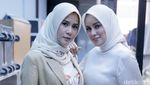 Gaya Kompak Olla dan Cynthia Ramlan dengan Hijab