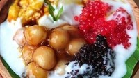 Bubur sumsum, ketan hitam, mutiara hingga grendul tersaji nikmat. Langsung sikat yuk buat buka puasa nanti. Foto: Instagram@melindaekawati