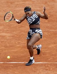 Serena Williams saat melawan di Prancis Terbuka 2019.