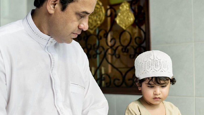 ilustrasi anak salat